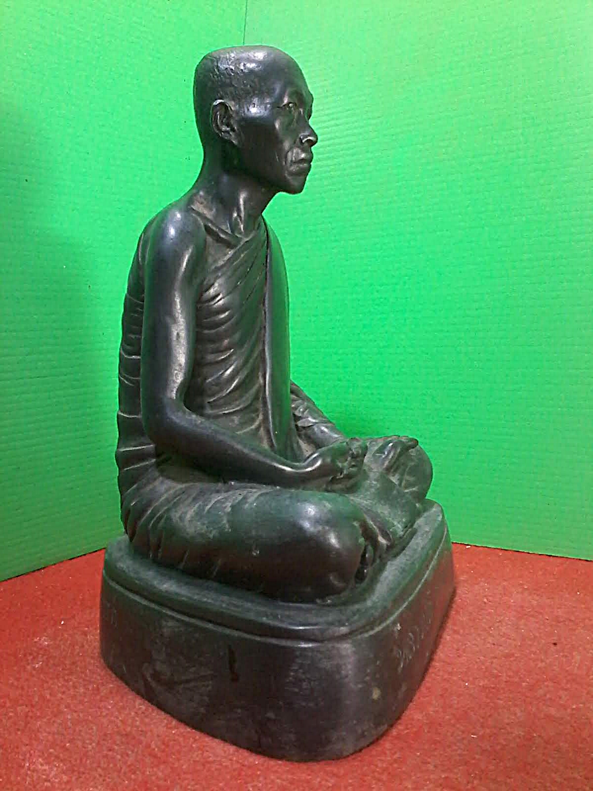 หลวงปู่ลี ตาณํกโร วัดหัวตลุกวนาราม อ.ลาดยาว จ.นครสวรรค์ หน้าตัก 5 นิ้ว
