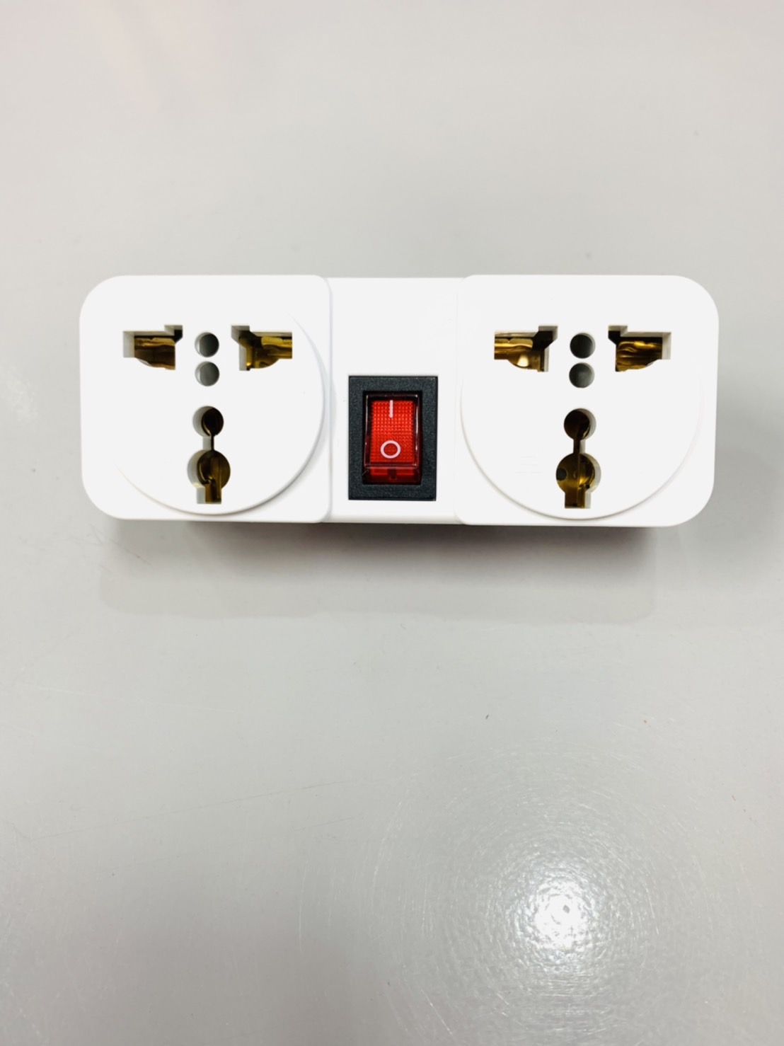 ปลั๊กแปลง มีสวิทซ์ สองหัว TW2 โตชิโน