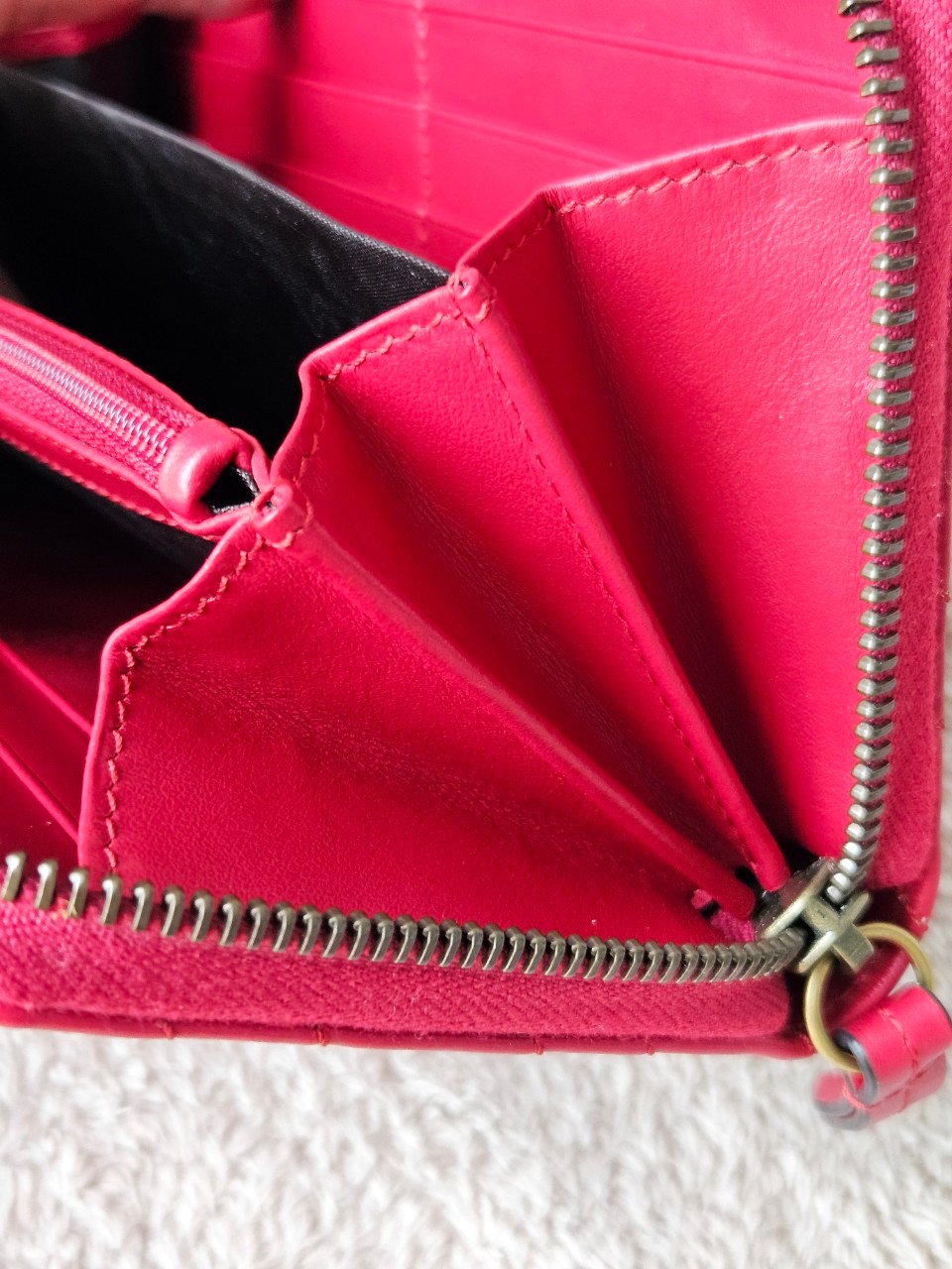 Gucci Marmont Zip Around Wallet สีแดง