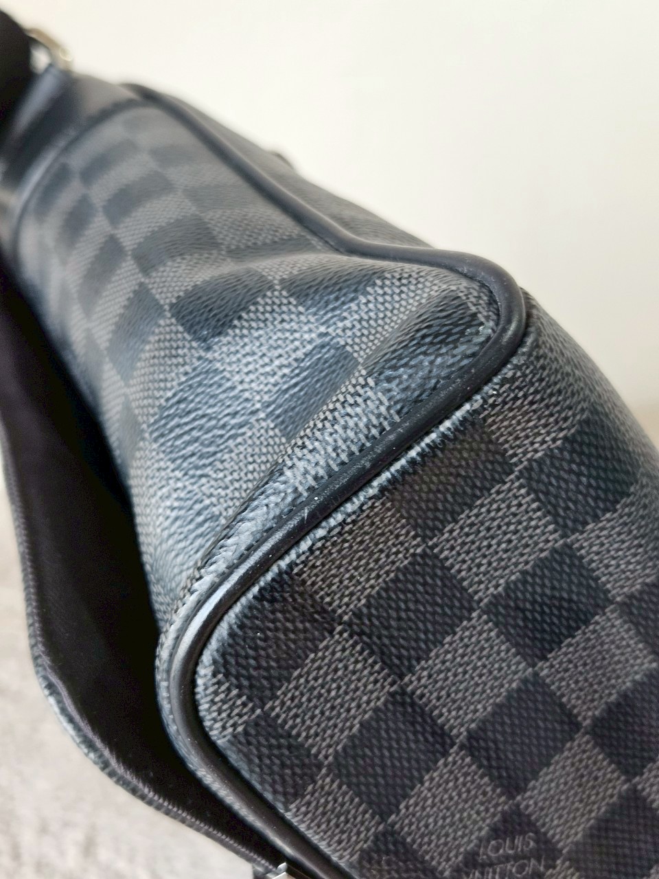 LV District Damier Graphite MM