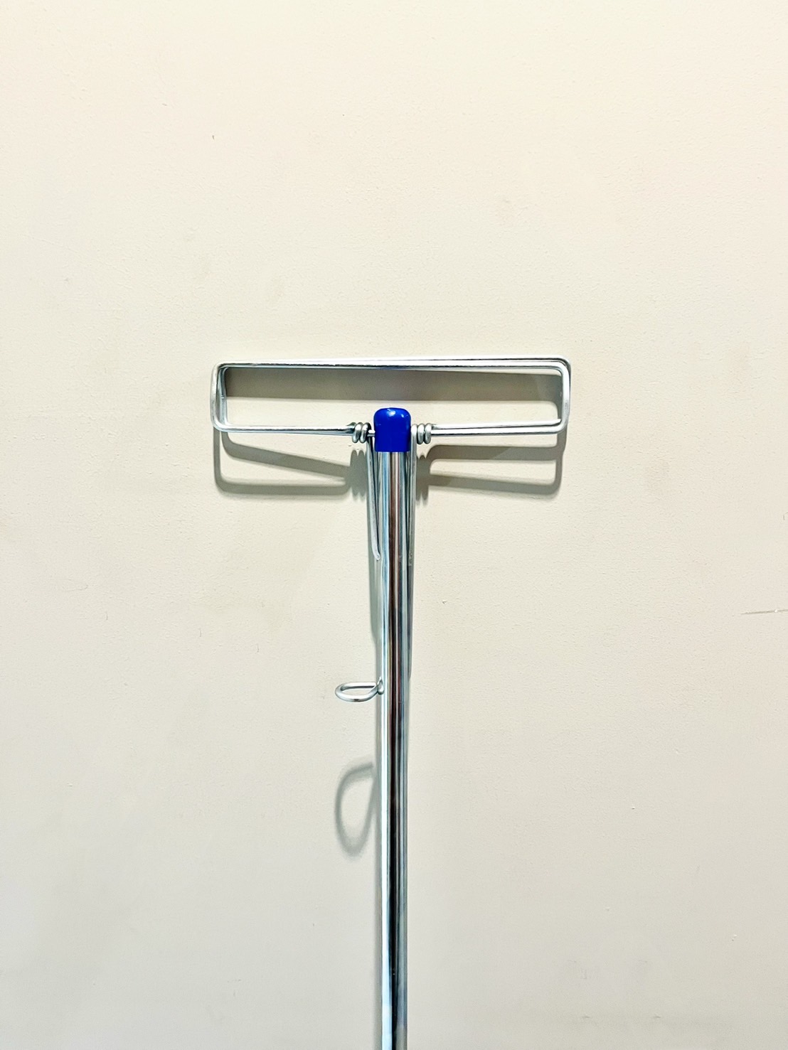 ไม้ถูพื้นผ้าเทา ม๊อบแบน ด้ามเหล็กชุบซิงค์ 10"