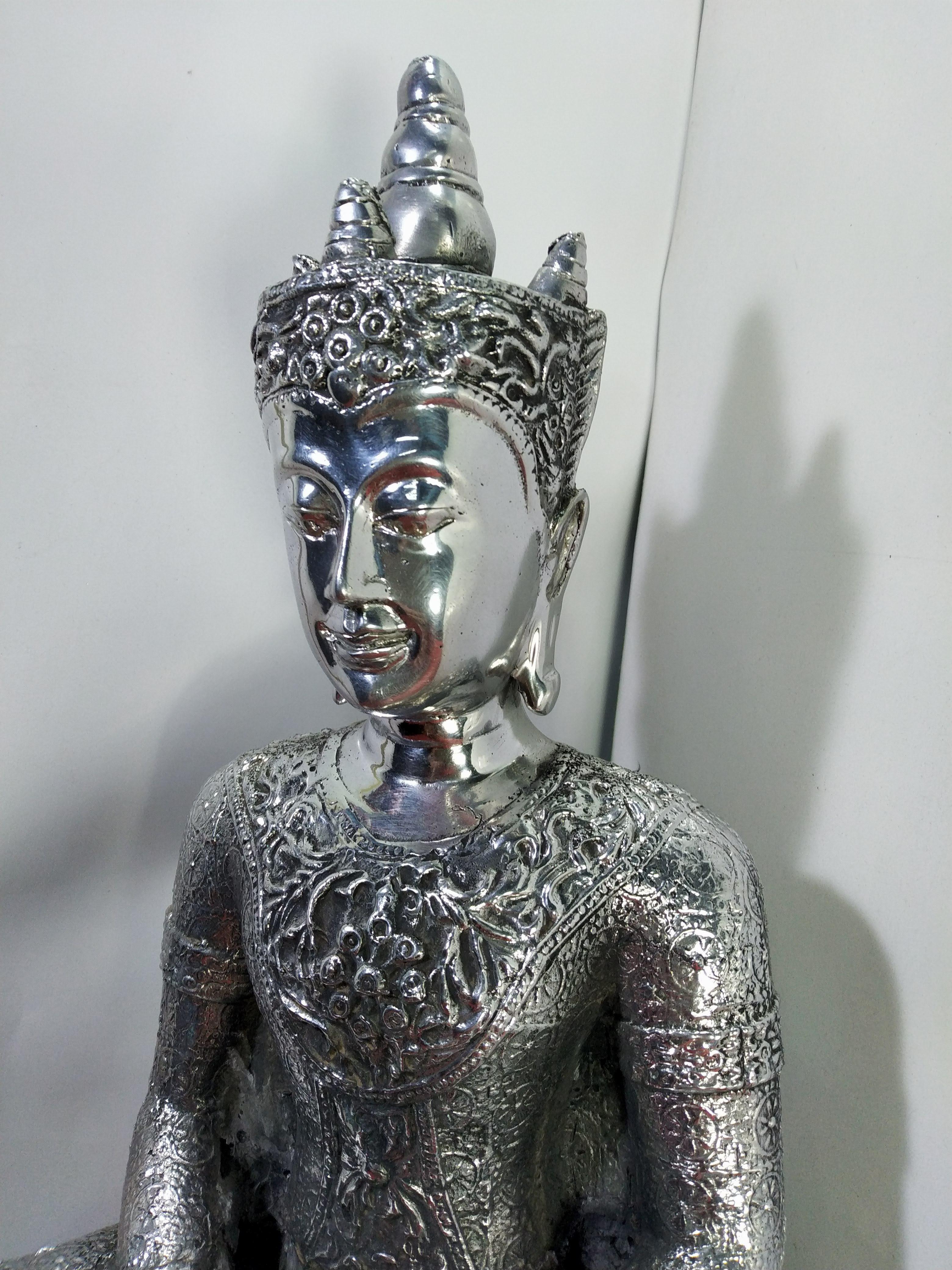 พระเชียงแสน ทรงเครื่อง หน้าตัก 9 นิ้ว เนื้อสำริดเงินยวง