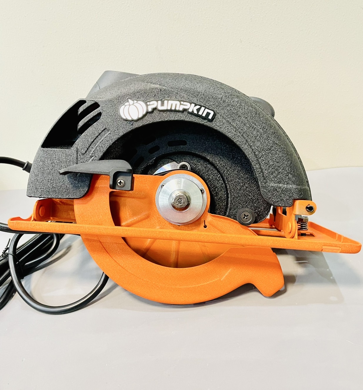 เครื่องเลื่อยวงเดือน 7" พัมคิน 1300w J-C5820