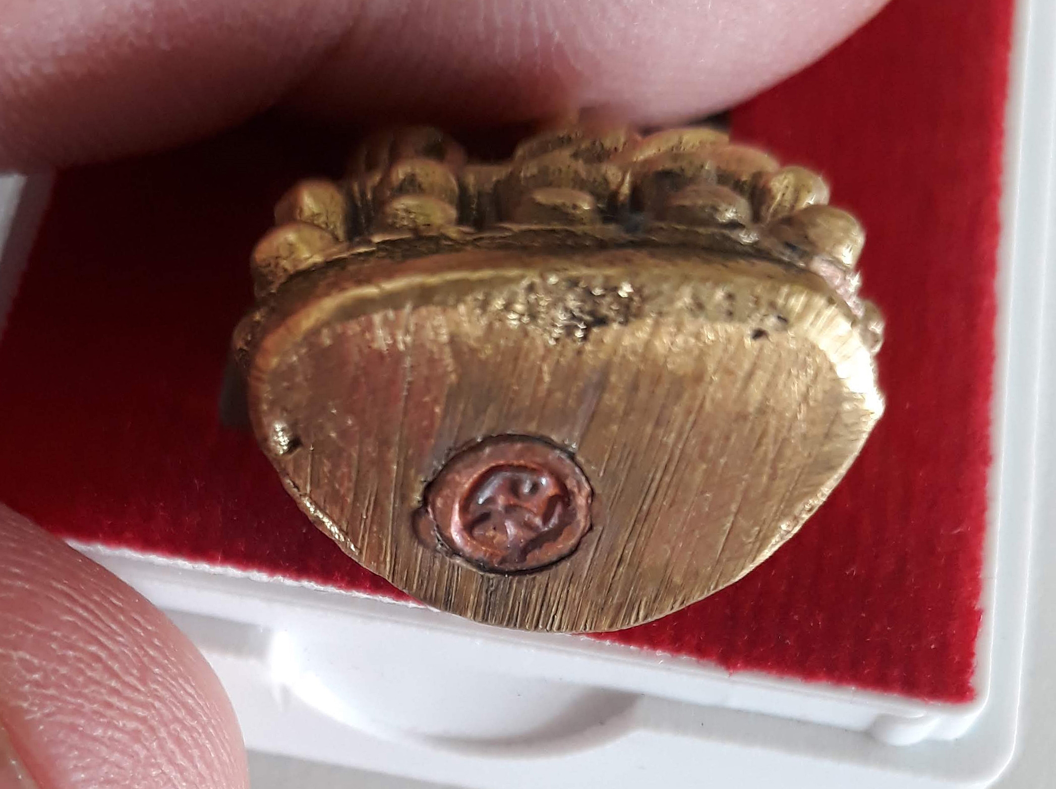 พระกริ่ง หลังตัวนะ พิมพ์กลาง วัดสุทัศน์ (ทองเหลือง) ปี36