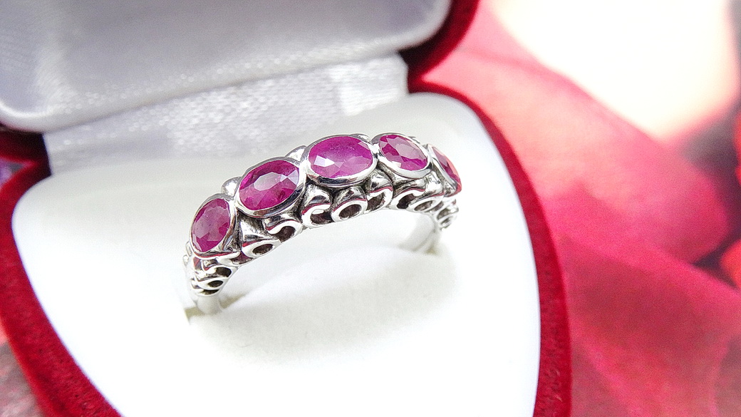 Vintage Ruby Ring แหวนทับทิมสไตล์วินเทจ พลอยทับทิมสีแดงอมชมพูเข้ม สวยหวาน ตัวเรือนเงินแท้ silver 925 รมดำ