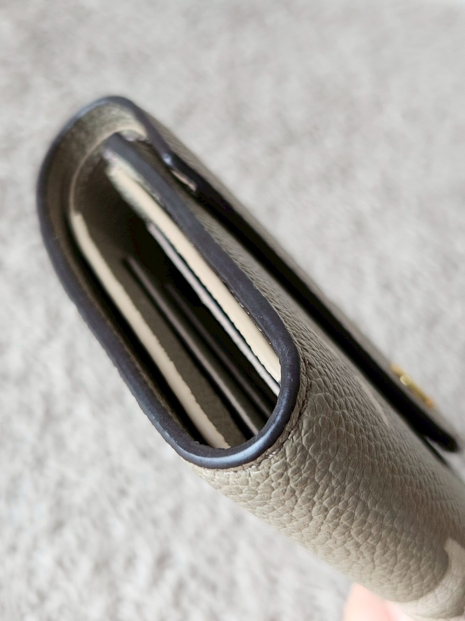 LV M81861 Victorine Mono emp Microchip