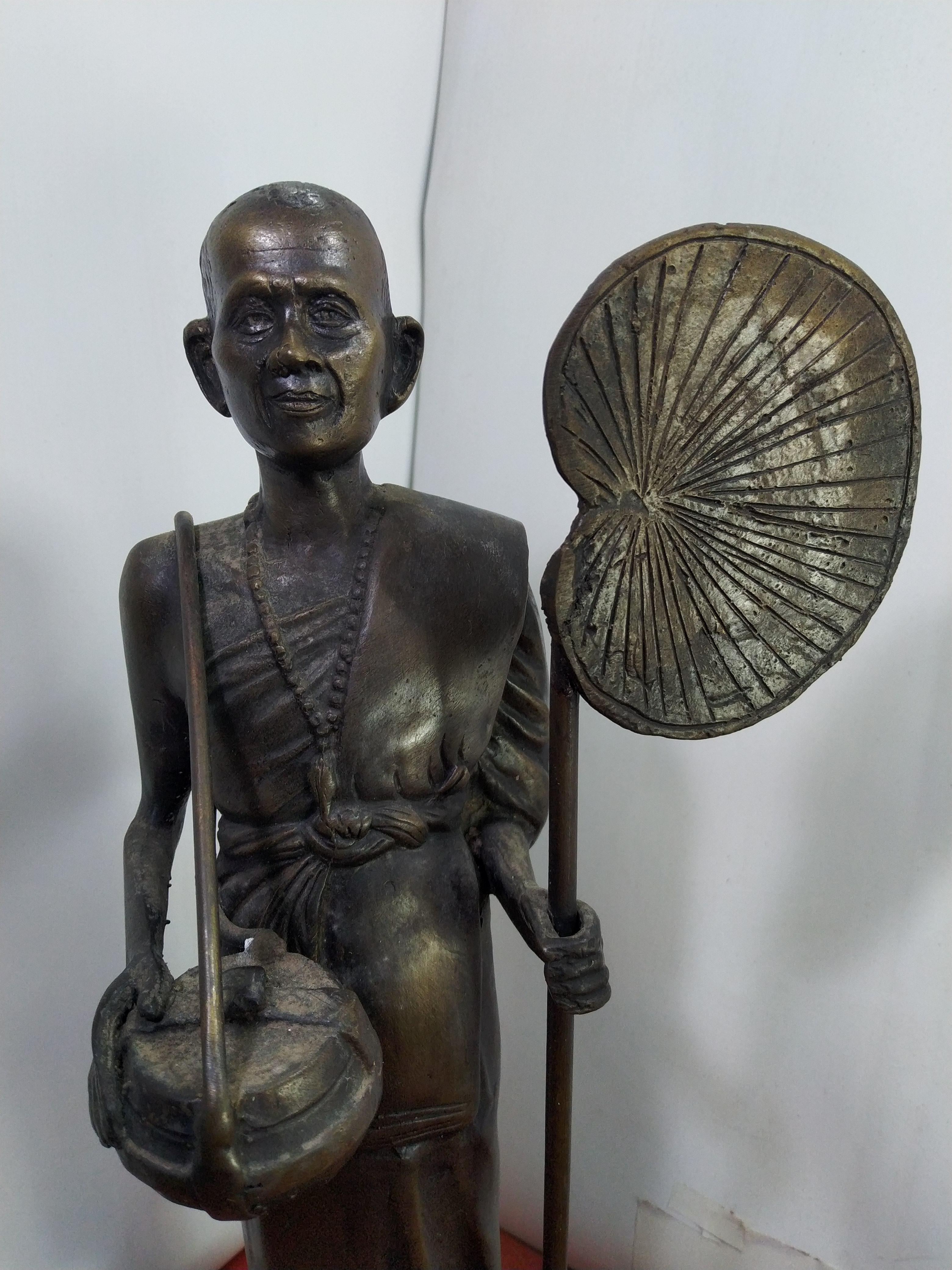 ครูบาศรีวิชัย วัดพระธาตุดอยสุเทพ จ.เชียงใหม่ รูปหล่อยืน เนื้อสำริด