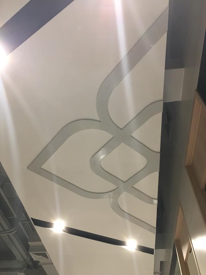 งานผลิตติดตั้งฉลุแผ่นพลาสวูด 10 มม. วิระยะประกันภัย โปีวเก็บสี ติดสติกเกอร์ พร้อมติดตั้งราคาโรงงาน