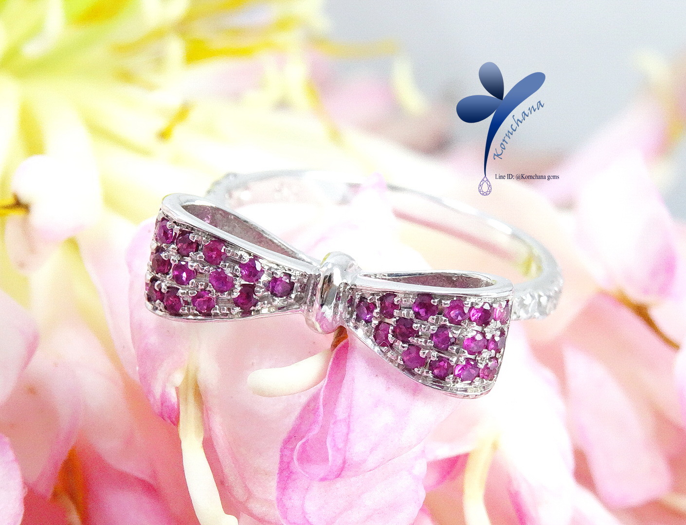 Bow ruby ring แหวนทับทิมรูปโบว์ (แหวนพลอยผู้หญิง) บ่าแหวนฝังพลอยขาว น่ารักมาก ชุบทองคำขาว ตัวเรือนเงินแท้