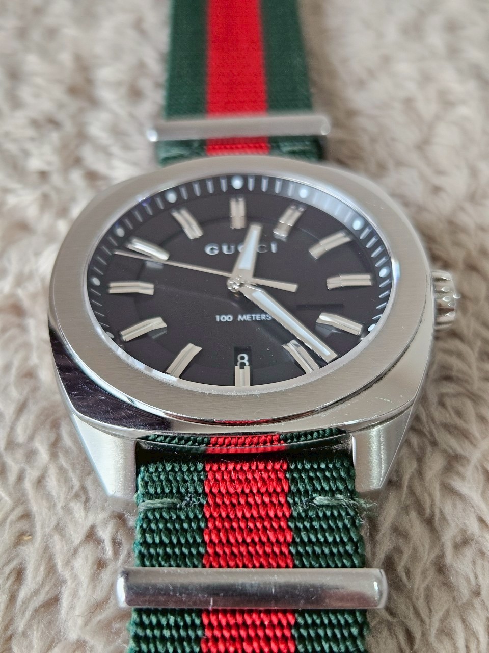 Gucci GG2570 Black Dial Watch สายเขียวแดง