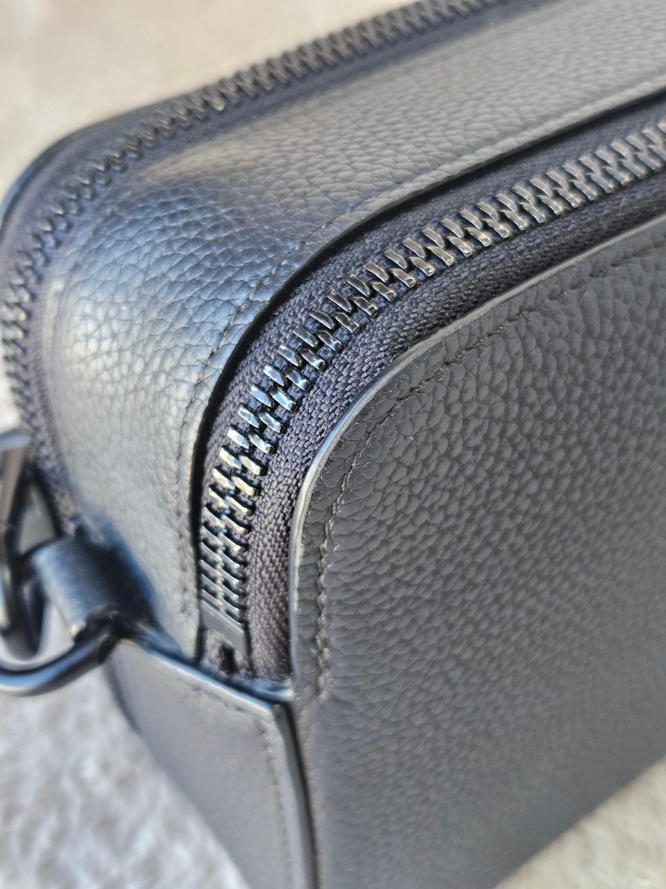 LV M59161 Alpha Wearable Wallet