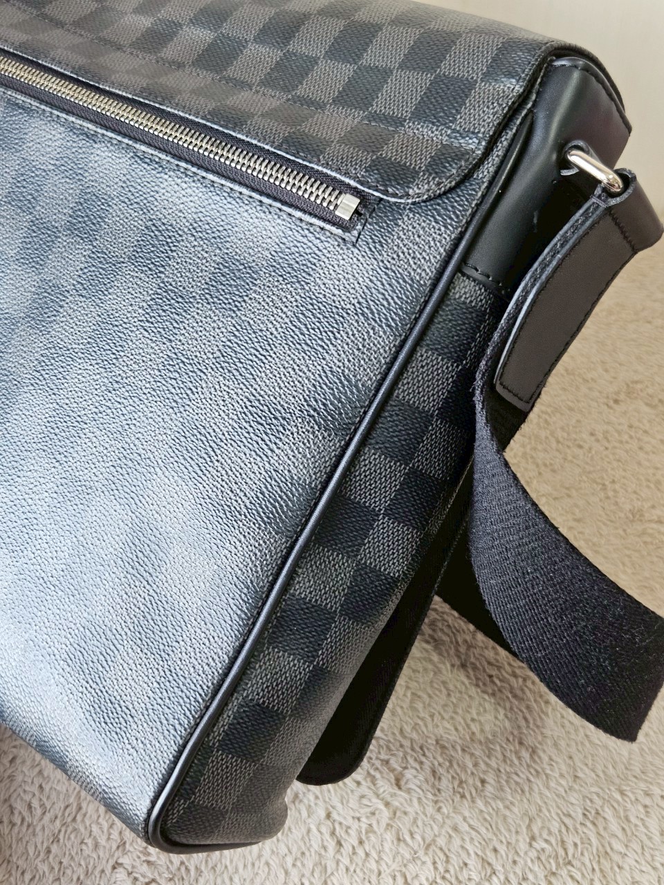 LV District Damier Graphite MM