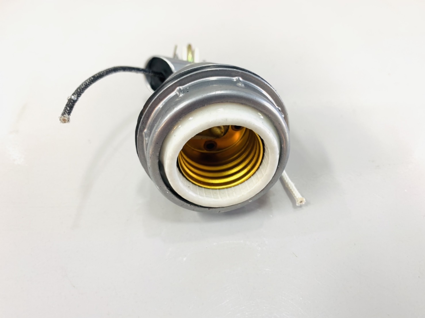 ขั้วห้อยเกลียวมิเนียม E27