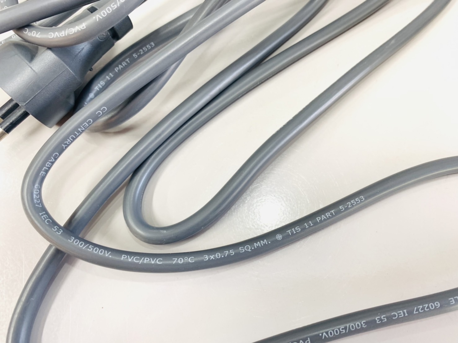 รางปลั๊ก 4 ที่ 3 เมตร โตชิโน 1สวิทซ์