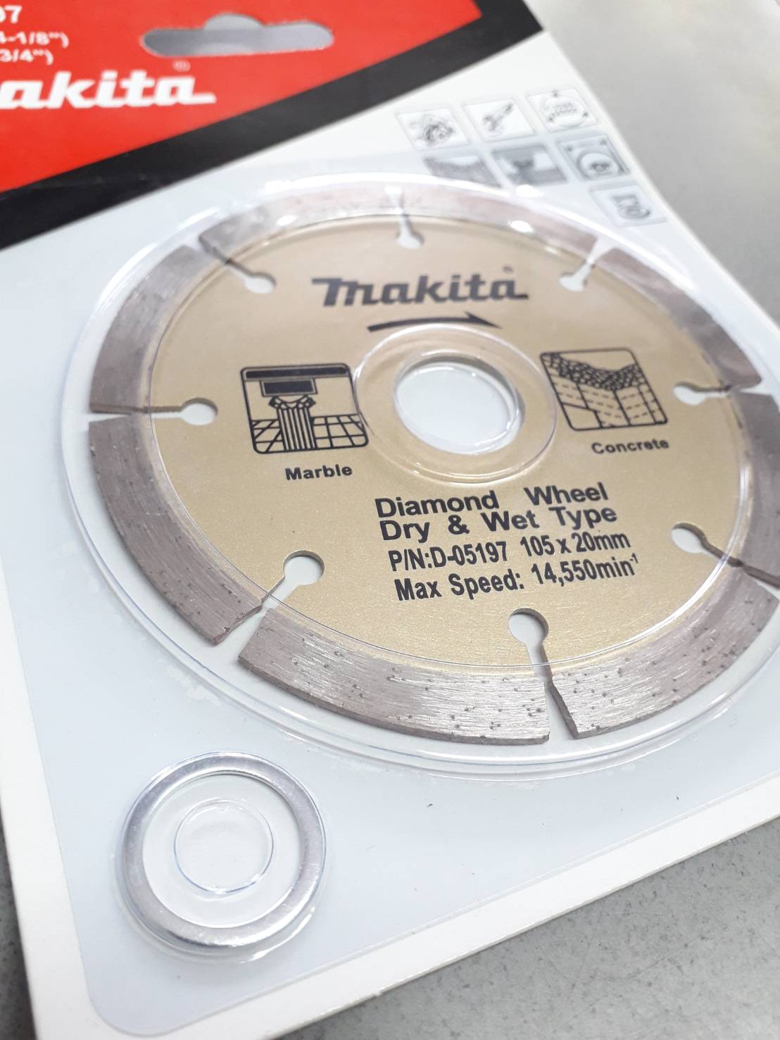 ใบตัดปูน มากีต้า 4" D-05197 มีร่อง สีทอง