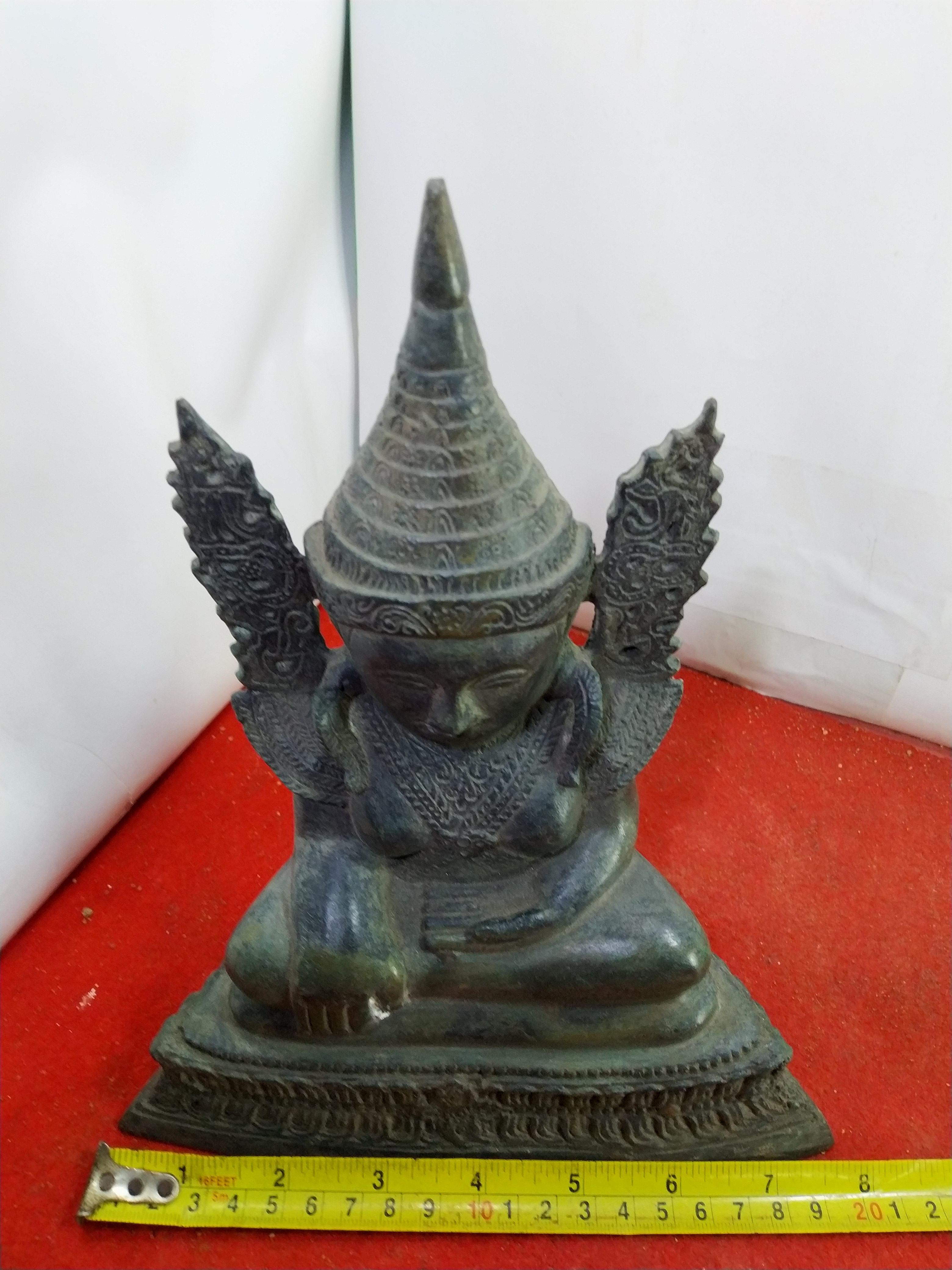 พระมหามัยมุนี หรือ มหาเมียะมุนี ขนาดฐานกว้าง 8 นิ้ว เนื้อโลหะสำริด