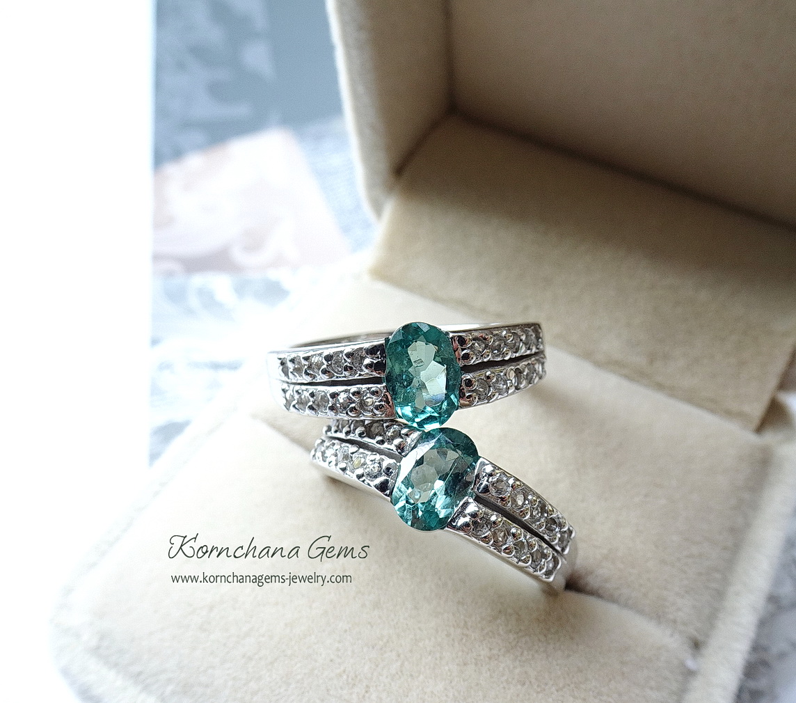 แหวนพลอยกรีนทัวร์มาลีน พลอยสีเขียวอมฟ้านิดๆ เฉดเดียวกับสีพาไรบ้า(สีที่ราคาสูงที่สุด) ให้เฉดสีออกไปทางสีเขียวอ่อนใสอมฟ้านิดๆค่ะ สีสวย และหายากมากๆค่ะ