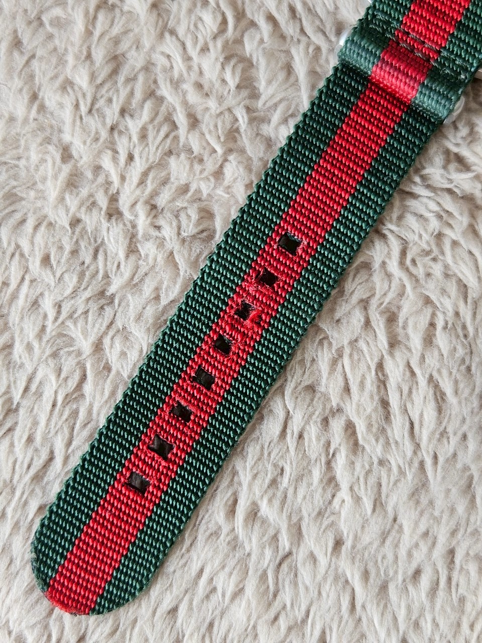 Gucci GG2570 Black Dial Watch สายเขียวแดง