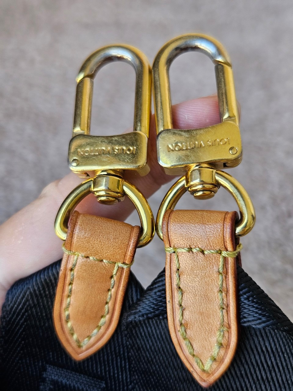 LV J02487 สายสะพายไหล่ Bandoulière สีดำ