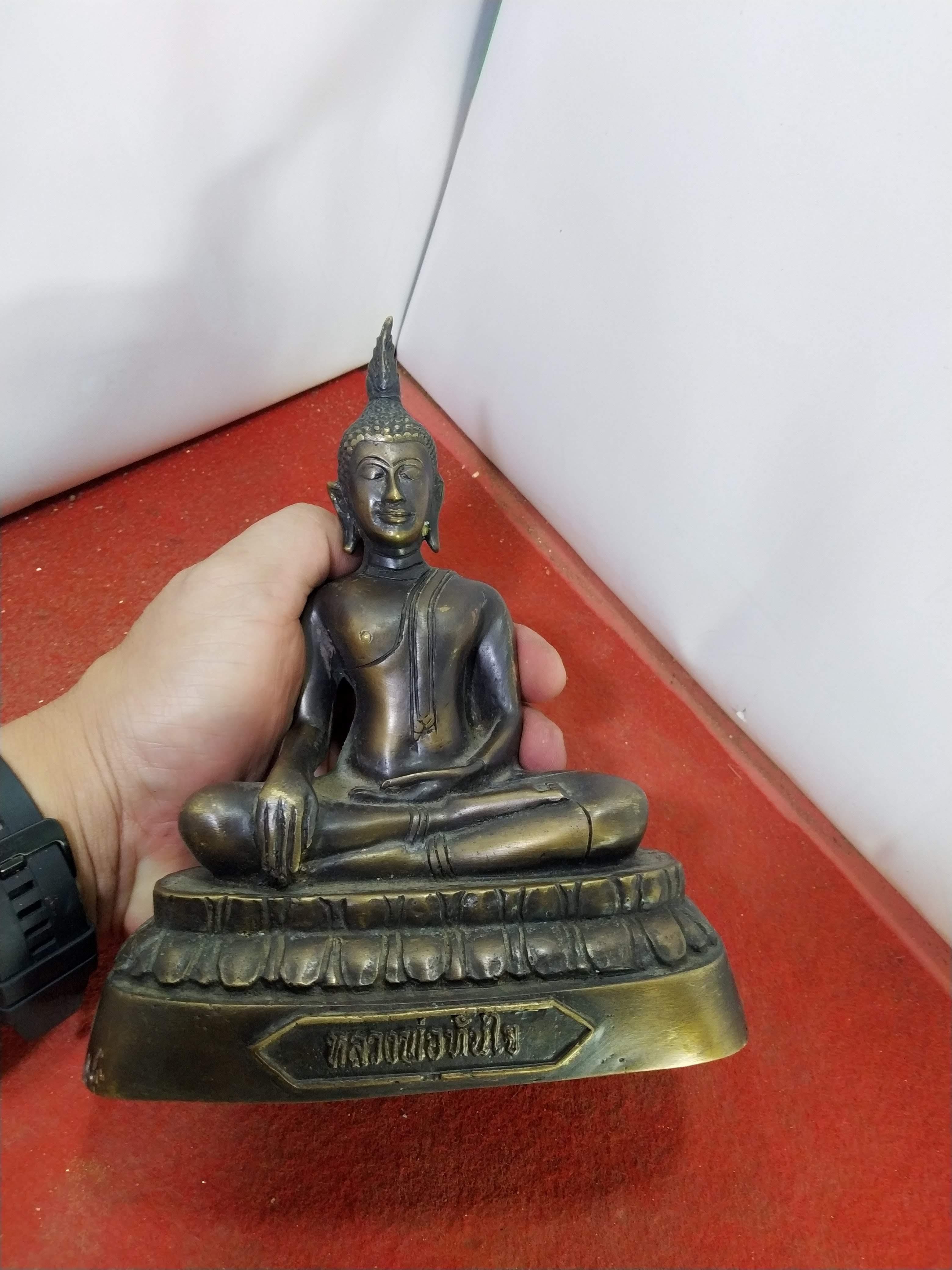 หลวงพ่อทันใจ วัดพระบรมธาตุบ้านตาก จ.ตาก หน้าตัก 5 นิ้ว เนื้อโลหะเหลืองมันปู