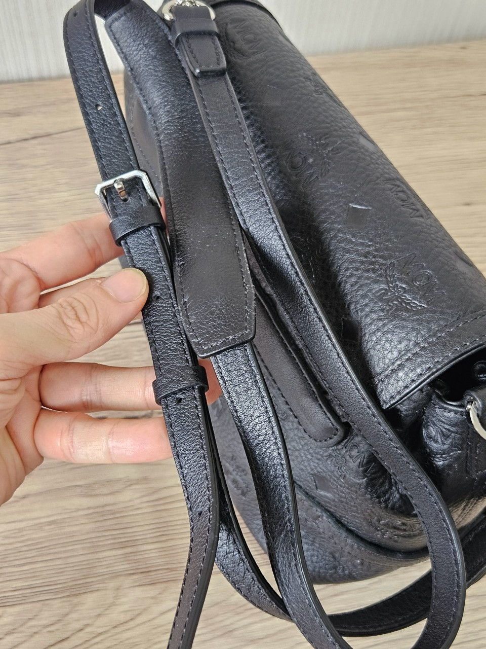 MCM Essential Crossbody Leather Black