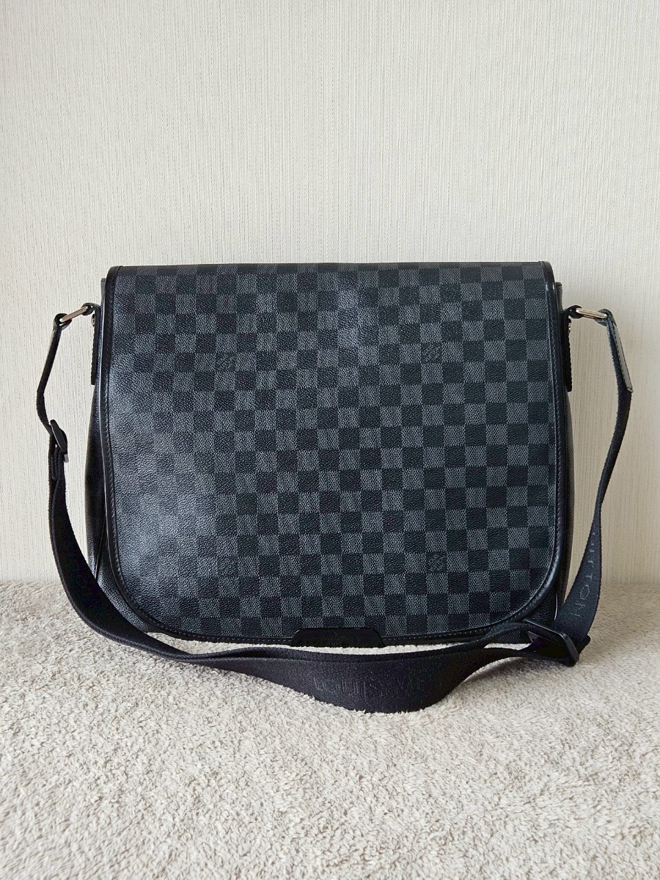 LV District GM Damier Graphite