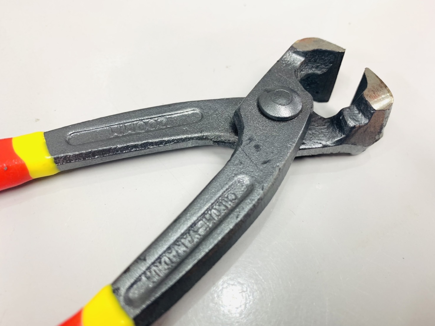 คีมผูกลวดขาหุ้มยาง 8" Eagle One