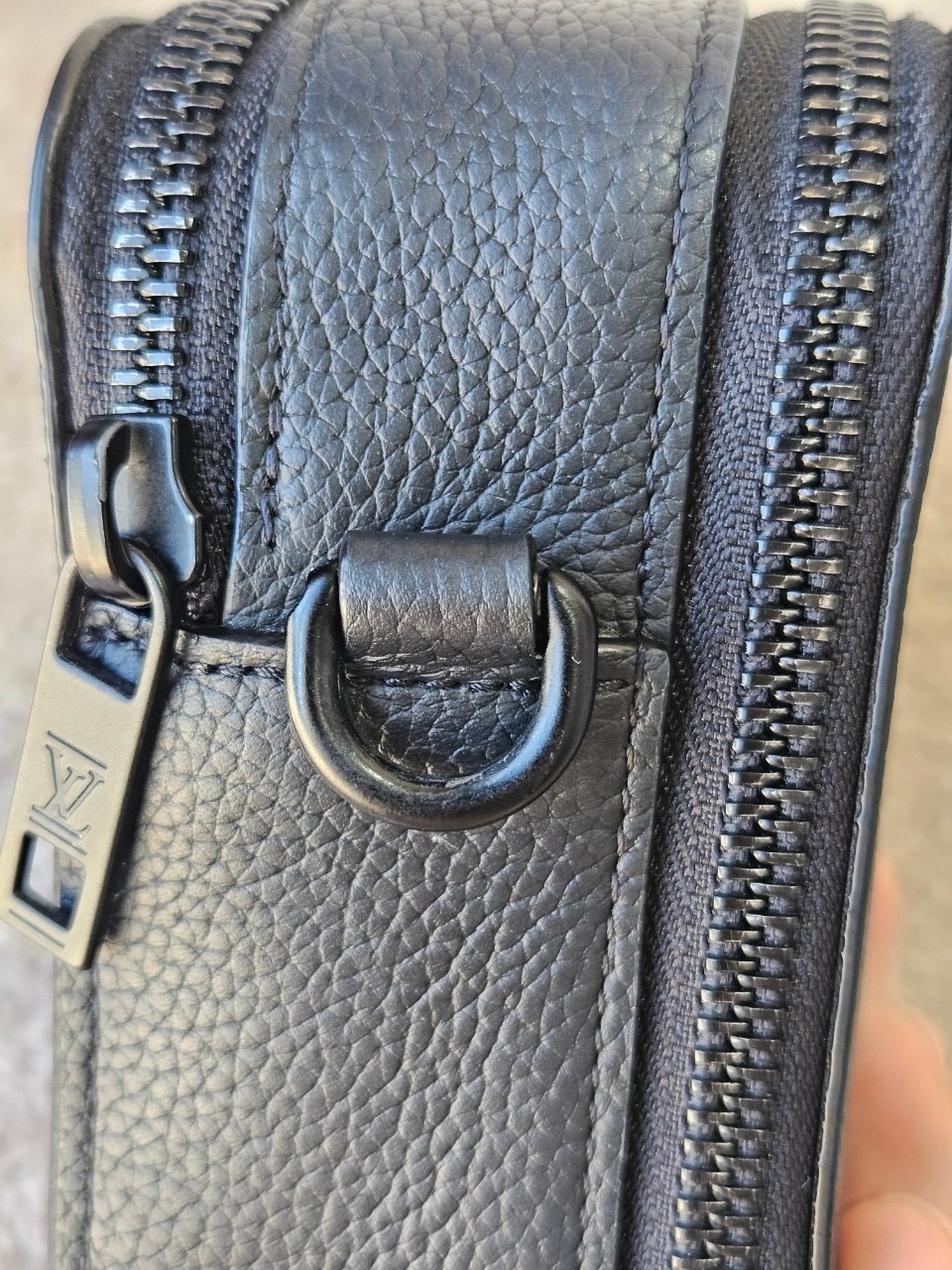 LV M59161 Alpha Wearable Wallet