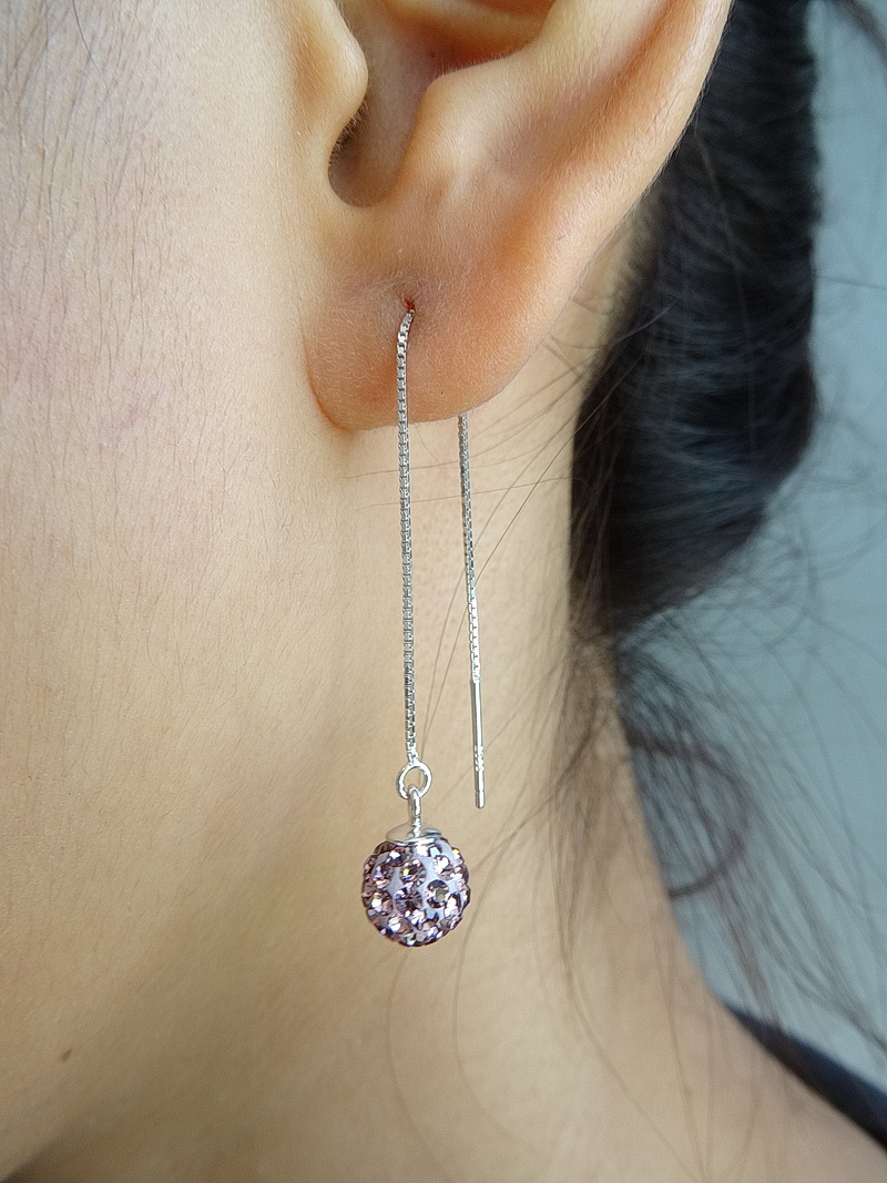 ต่างหู CZ ตัวเรือนเงินแท้ ห้อยด้วยลูกบอลฝังเพชร cz สวยเก๋ ราคาพิเศษสุดเหลือเพียง 690- มี 2 สี สีแดงและสีชมพู