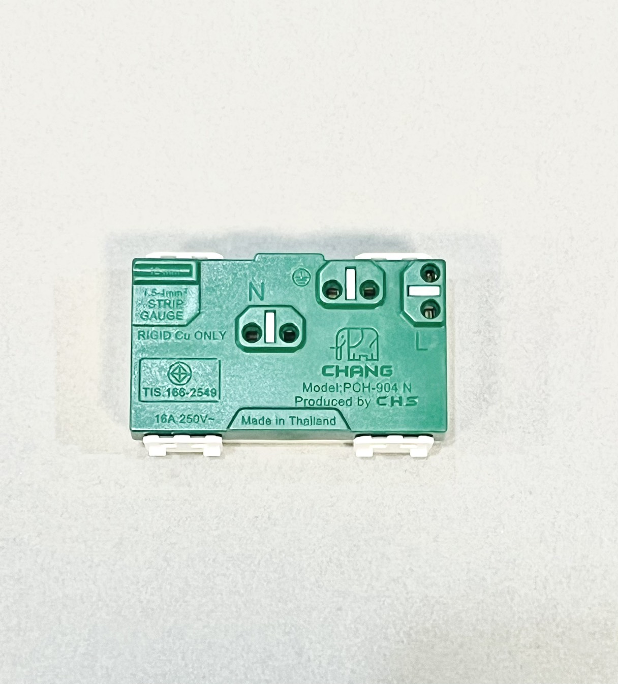 ปลั๊กกราวน์คู่ ช้าง รุ่นใหม่ PCH-904N แบบเสียบ