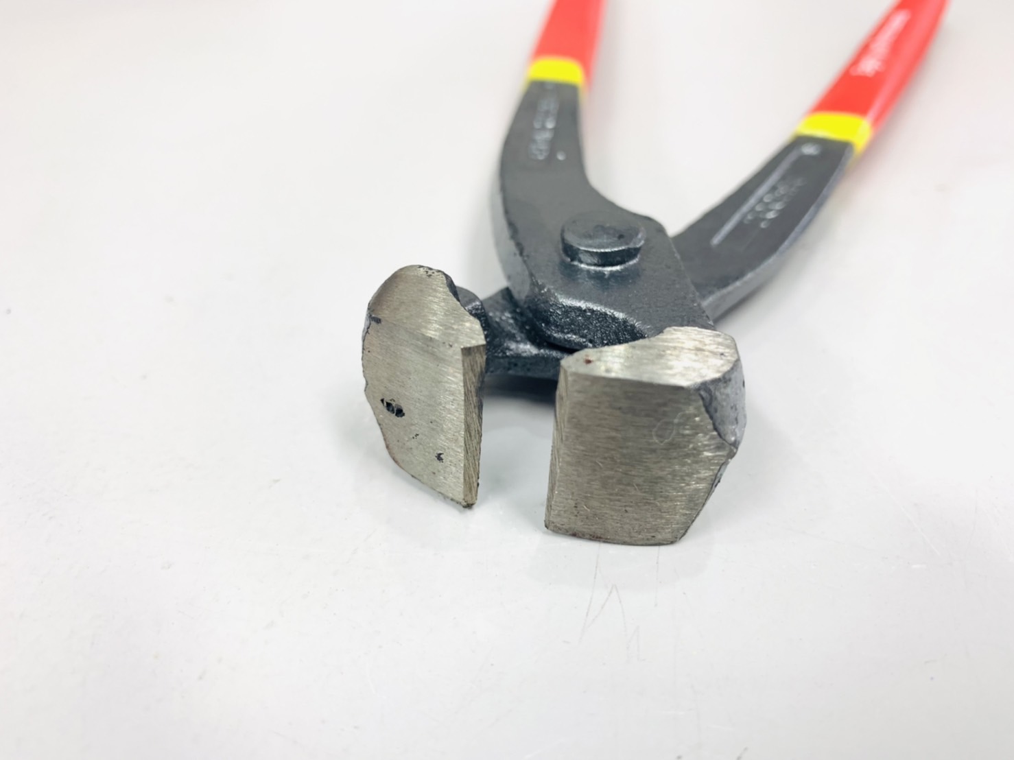 คีมผูกลวดขาหุ้มยาง 8" Eagle One