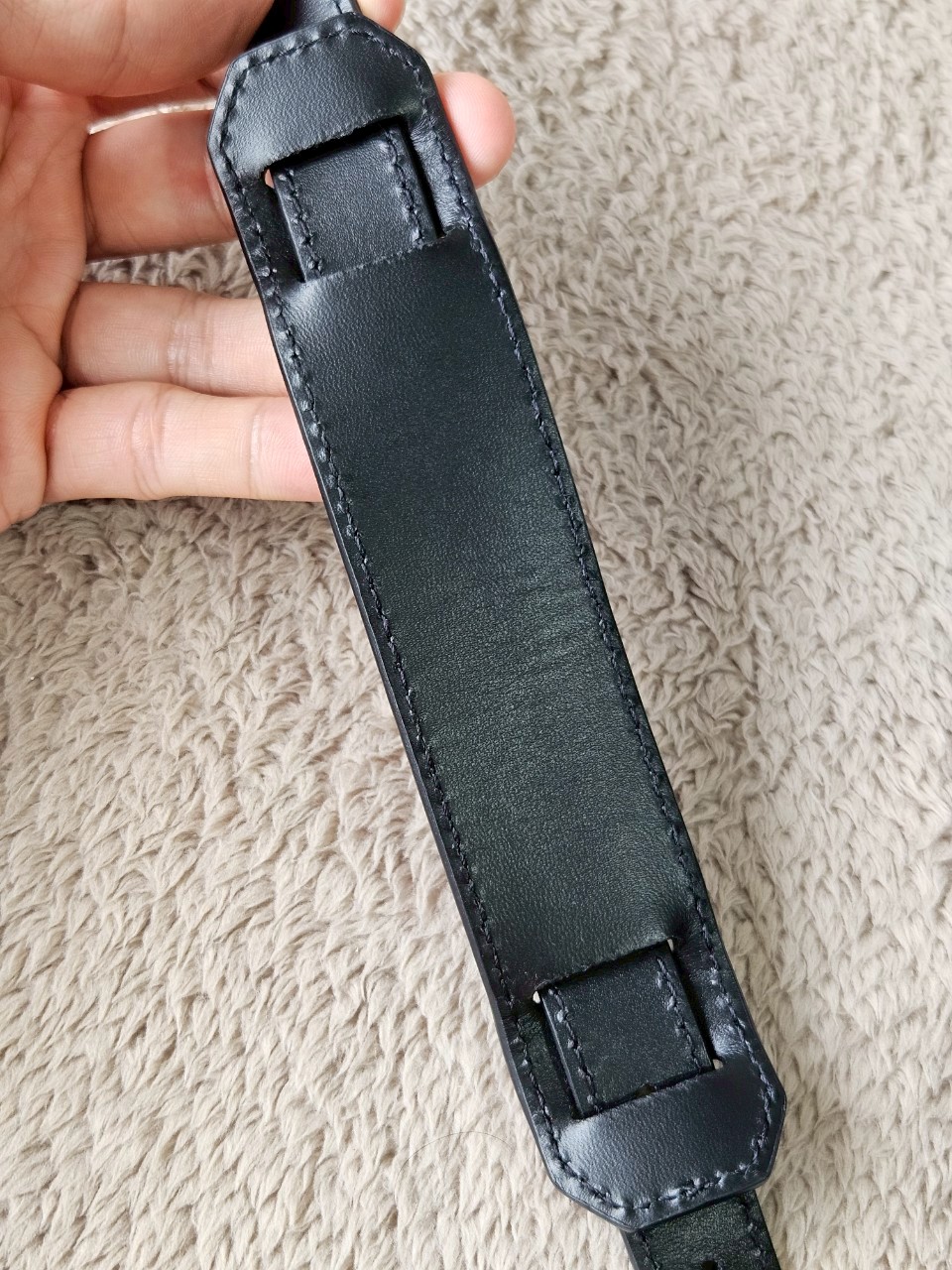 gucci messenger black GG