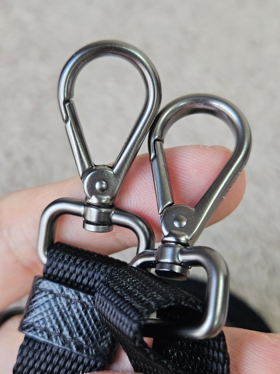 Prada Re-Nylon Smartphone Case สีดำ