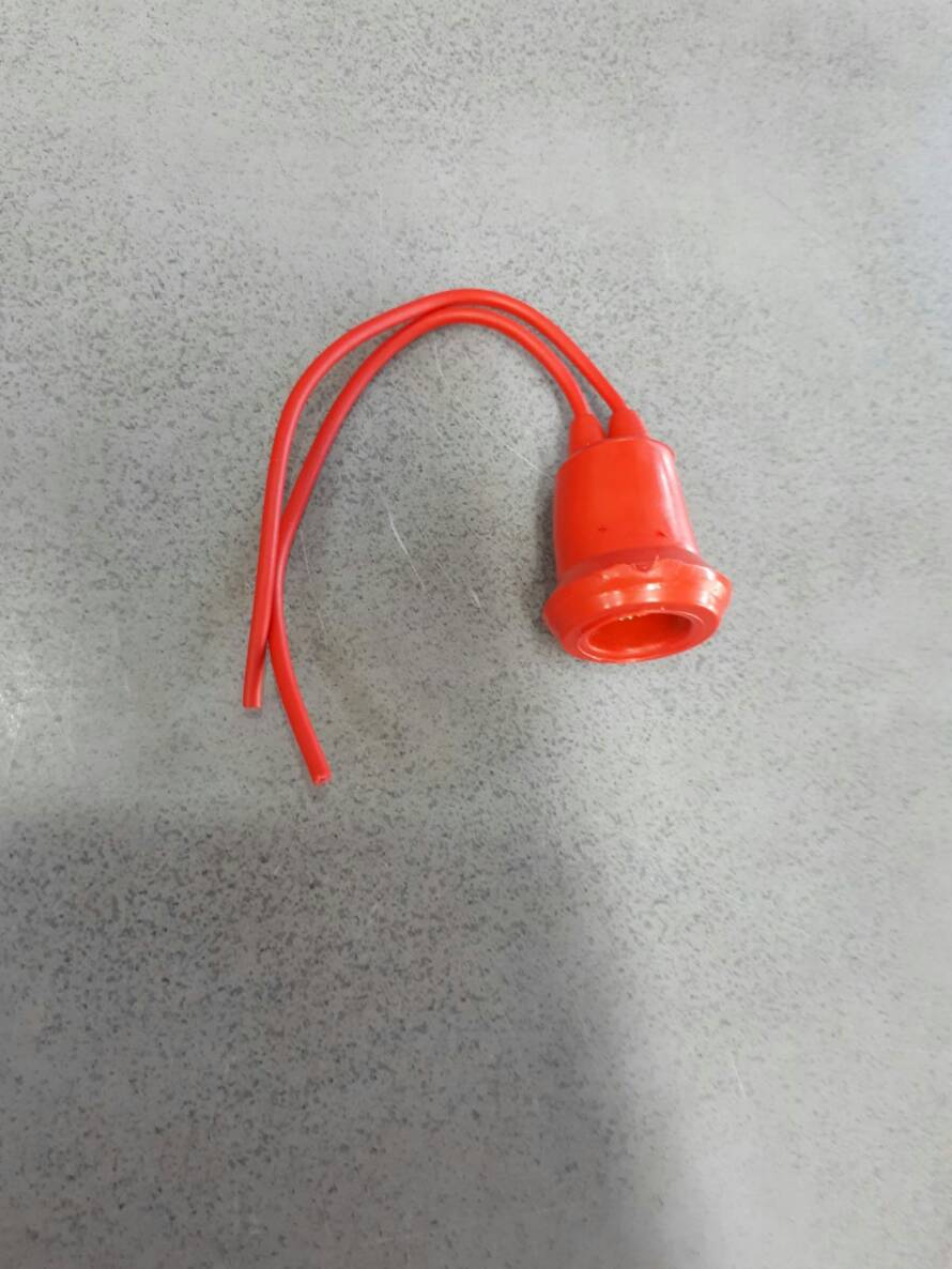 ขั้วห้อยเกลียวยางกันน้ำ E12