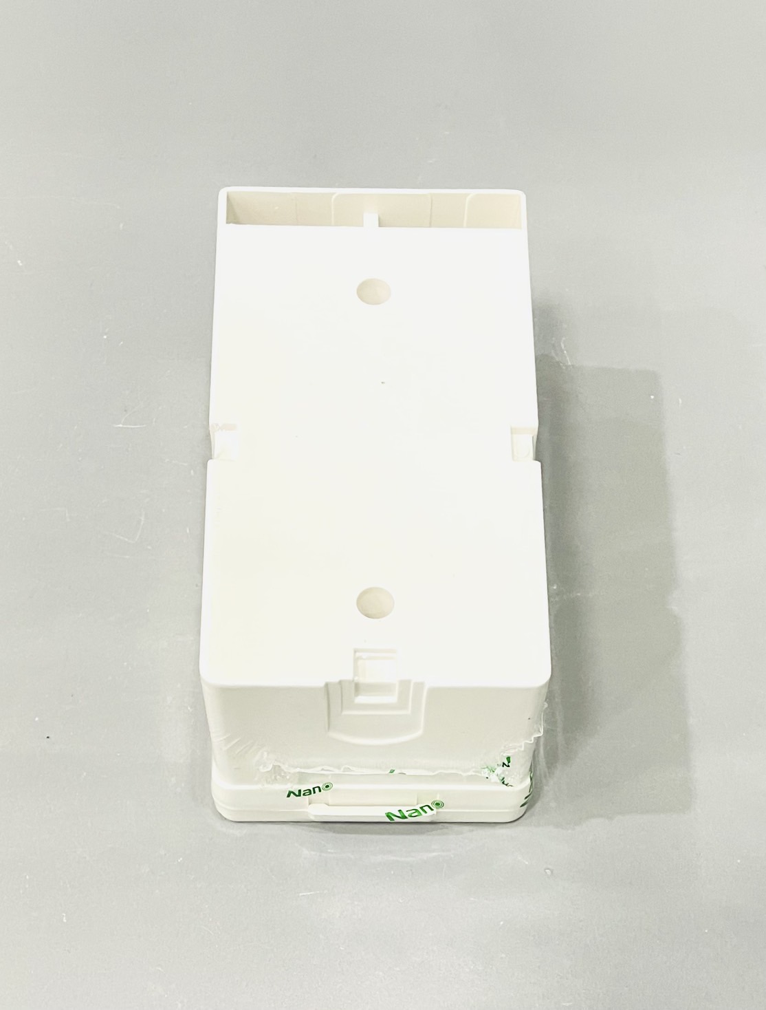 บ็อกลอยกันน้ำแนวตั้ง นาโน-406 2x4 สีขาว