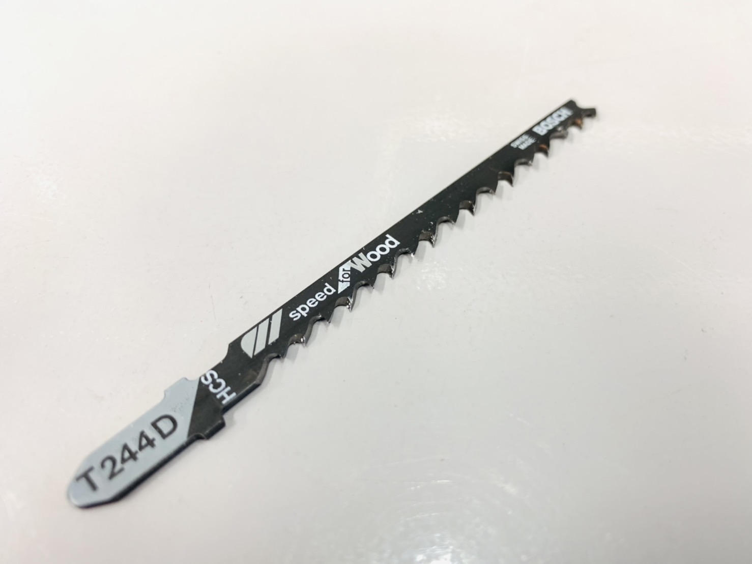 ใบเลื่อยจิ๊กซอ BOSCH ตัดไม้เนื้องแข็งตัดโค้ง #T244D
