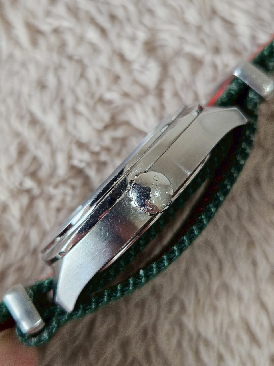 Gucci GG2570 Black Dial Watch สายเขียวแดง