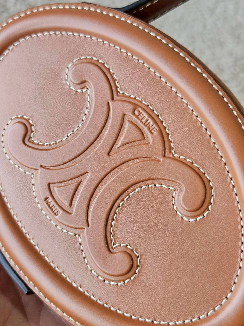 Celine Oval Minaudiere Cuir Triompe