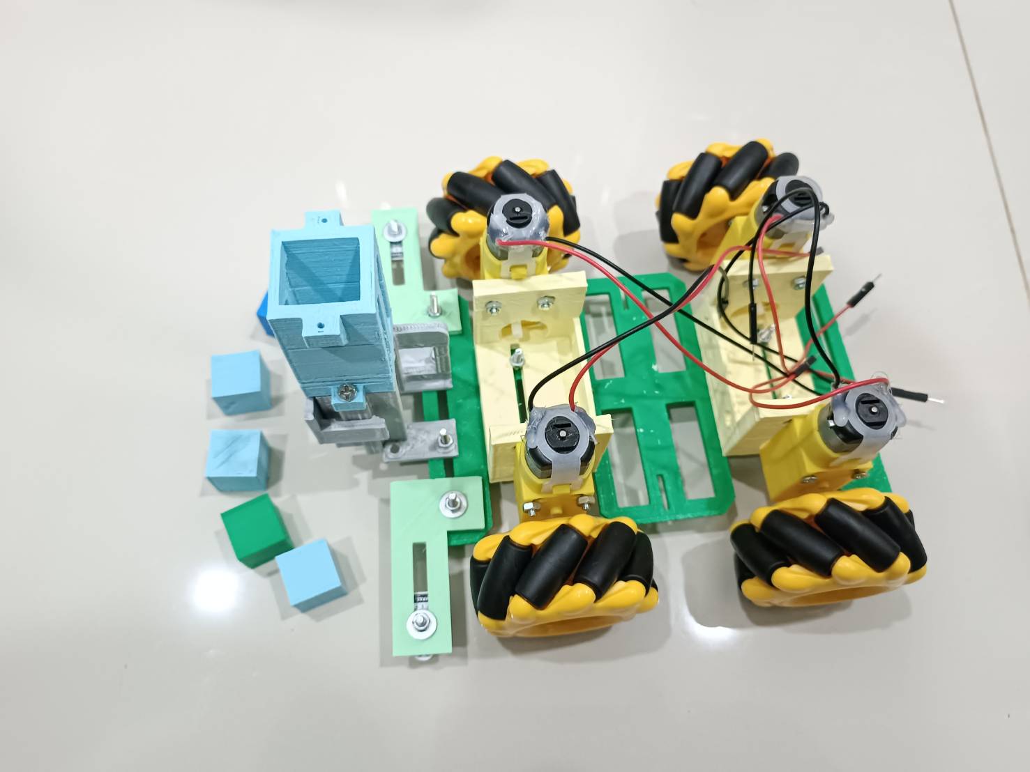 ชุดโครงหุ่นยนต์ระดับกลาง แบบล้อสไลด์ข้างได้ 2024 (ไม่รวมบอร์ด)