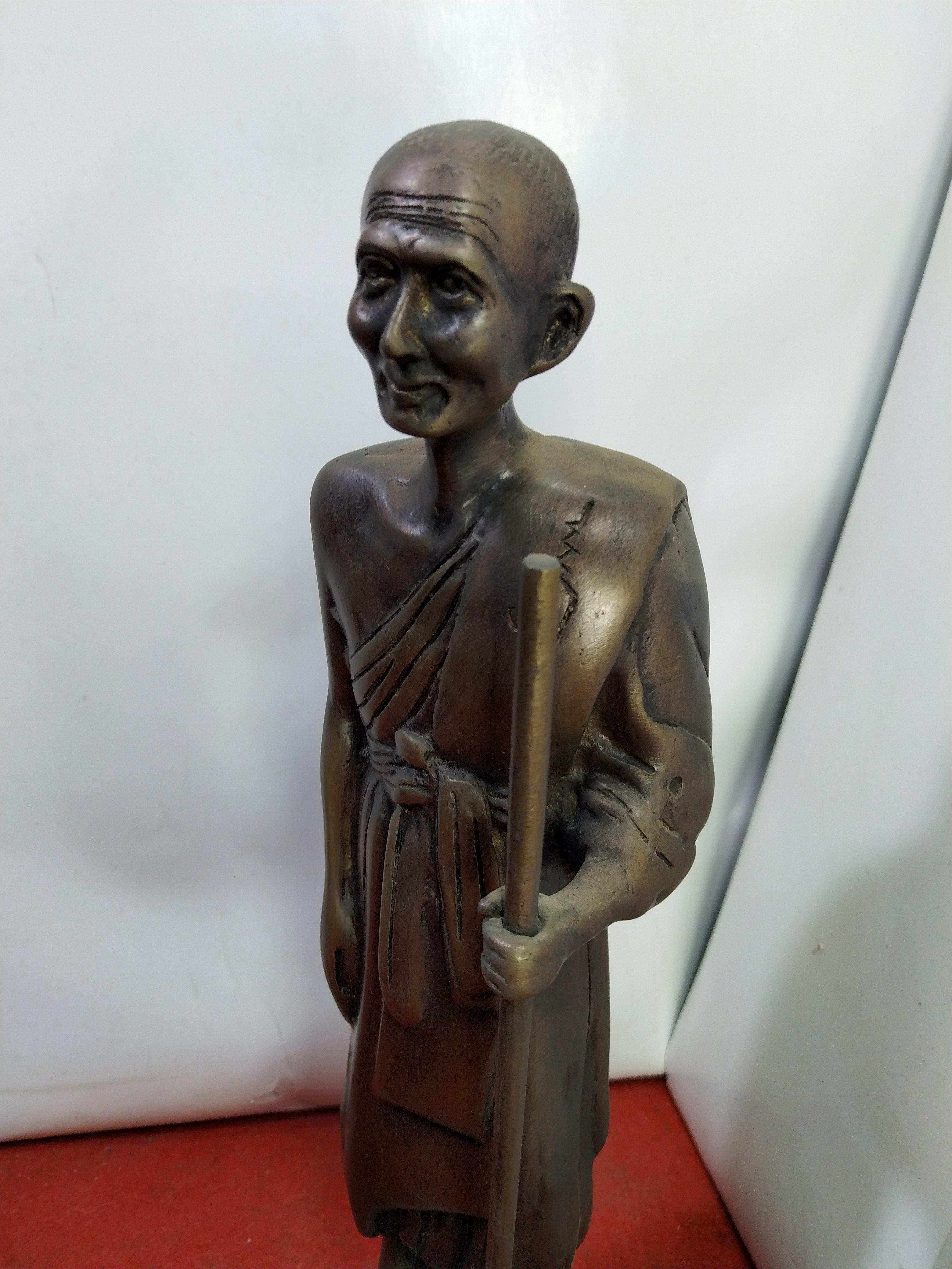 หลวงปู่ศุข เกสโร วัดปากคลองมะขามเฒ่า อ.วัดสิงห์ จ.ชัยนาท สูง 12 นิ้ว
