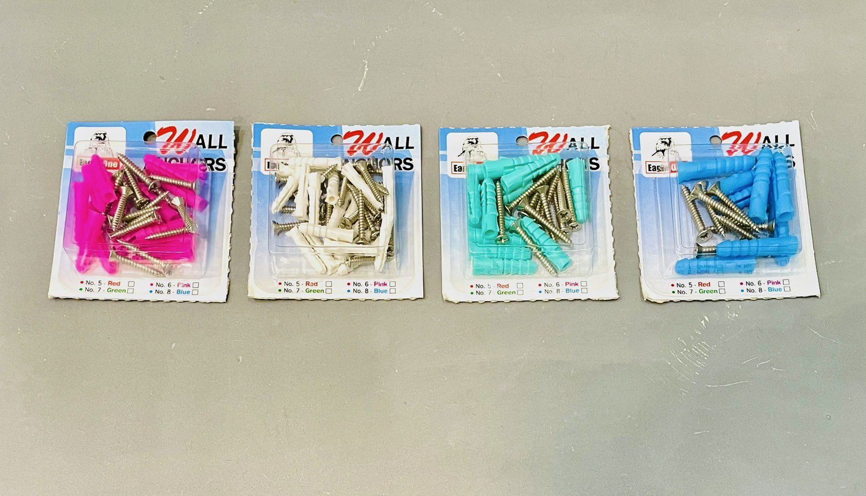 พุ๊กพลาสติก พร้อมน็อต