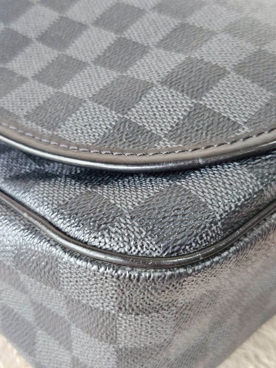 LV District GM Damier Graphite