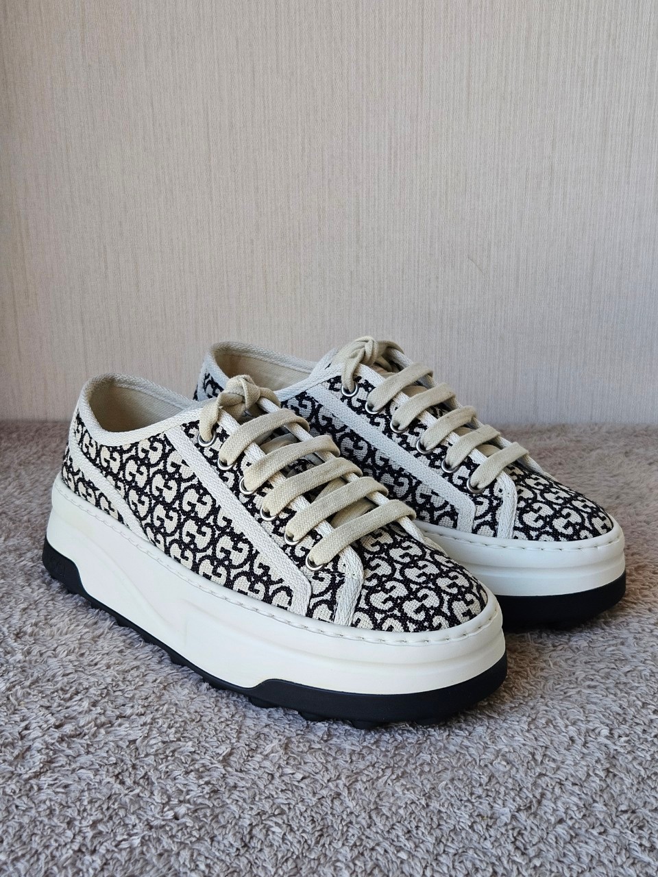 Gucci 746766 WOMEN'S GG TRAINER