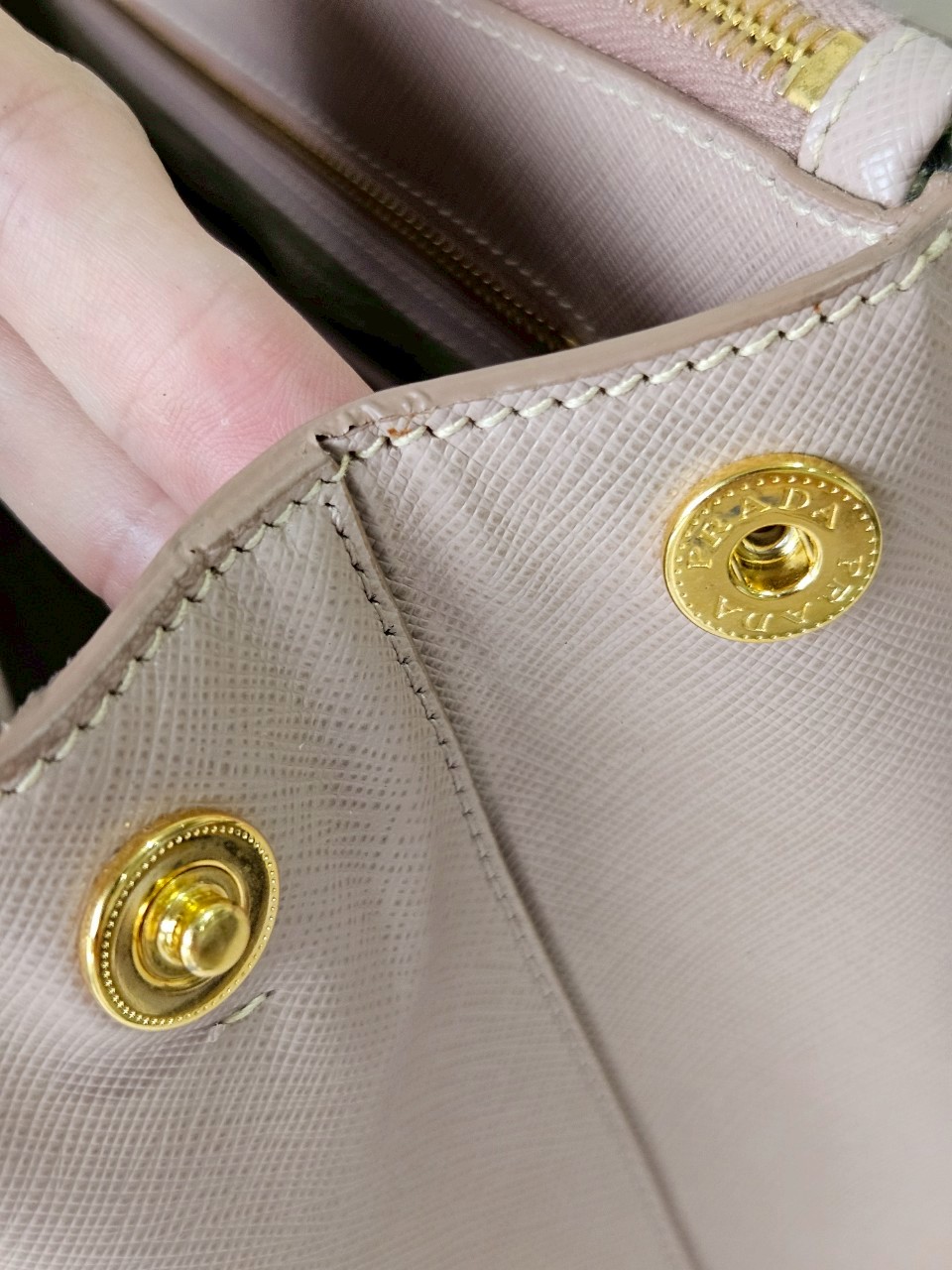 Prada Saffiano 35 Cameo