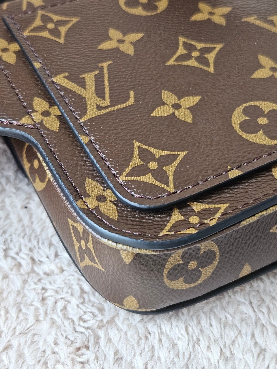 LV S-Lock Slingbag Microchip
