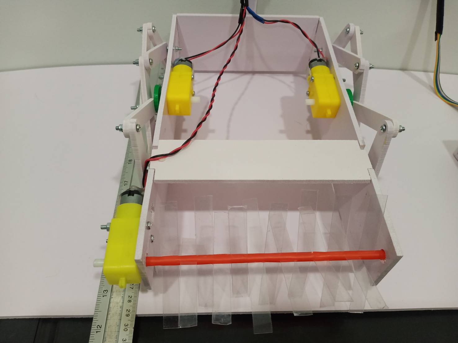 หุ่นยนต์เลี้ยงแกะ 3 มอเตอร์ รุ่น OM1(พื้นฐานประถม) (ประกอบให้1ชุดประกอบเอง2ชุด) Ex