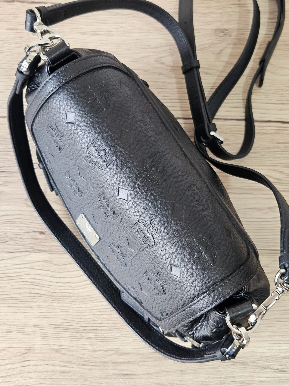 MCM Essential Crossbody Leather Black