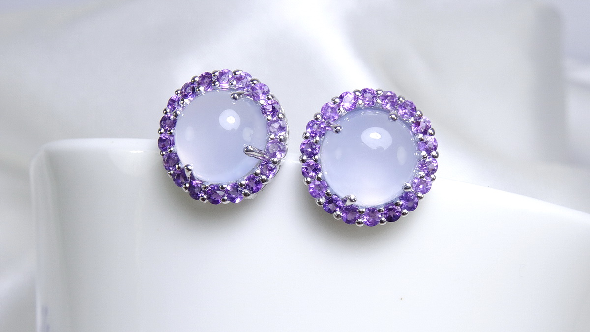 อัญมณีคนเกิดวันศุกร์ พลอยโมรา blue chalcedony พลอยสีฟ้าสวยหวาน ล้อมอเมทิสท์สีม่วงเข้ม ทั้งเซ็ทประกอบด้วยแหวน ต่างหู จี้พร้อมสร้อยคอเงินแท้