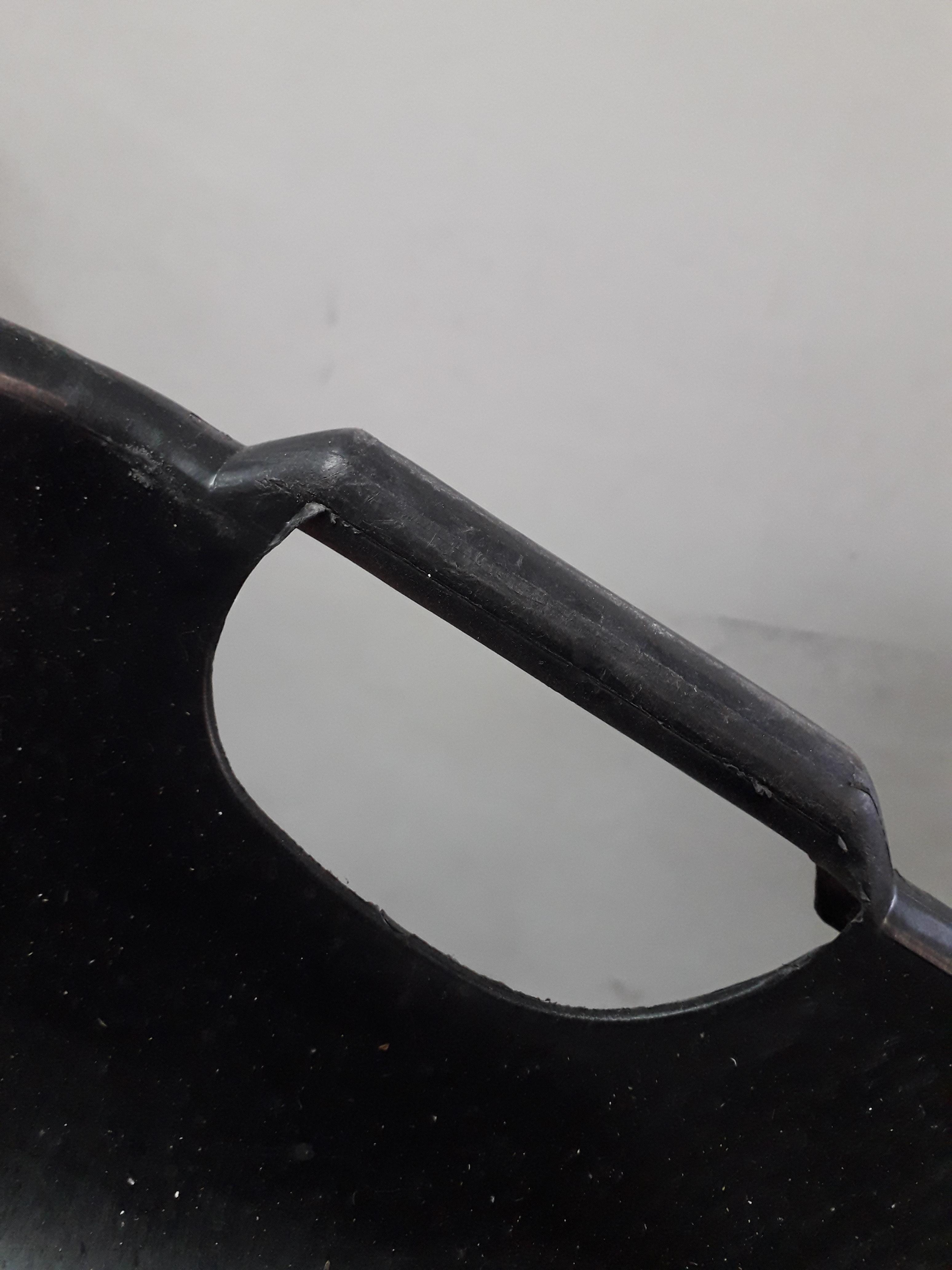 บุ้งกี๋ดำเรียบ