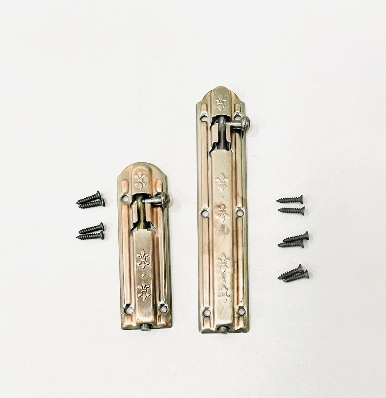 กลอนเหล็กรมดำ ลายหลุยส์ ( ไม่มีขากลอน)